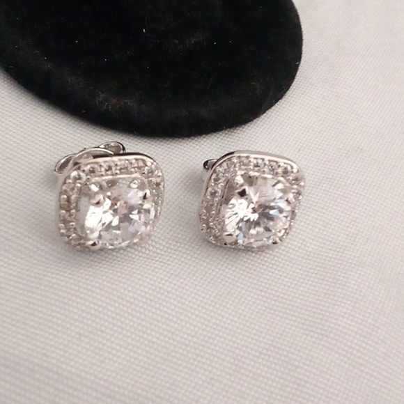 unbranded Jewelry - Vintage but never worn 1ct each sapphire cocktail studs ❤️